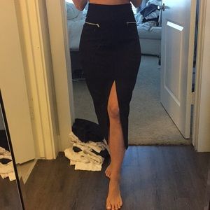BLACK ZARA MID LENGTH SKIRT WITH SEXY SLIT AND ZIP